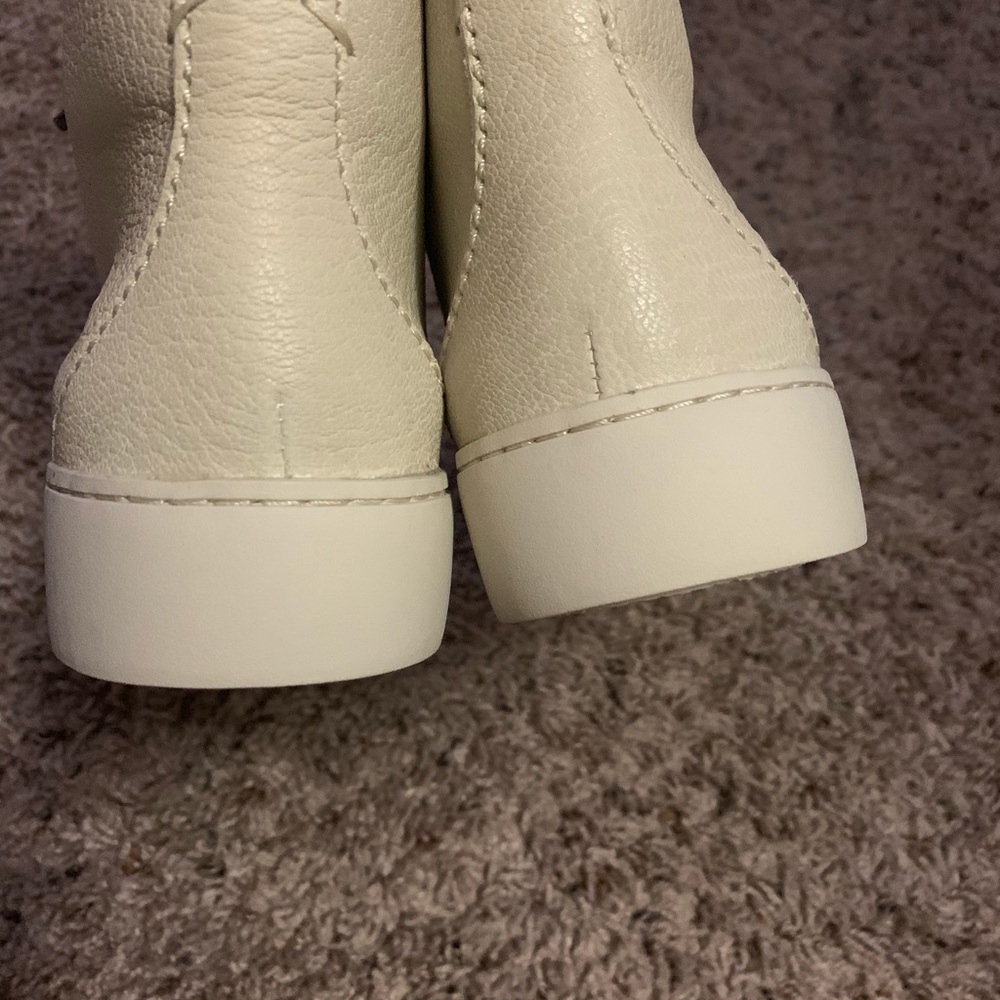 Frye - Picture 4 of 5